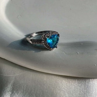 Chic heart ring