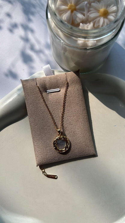 Hammered drop neckpiece