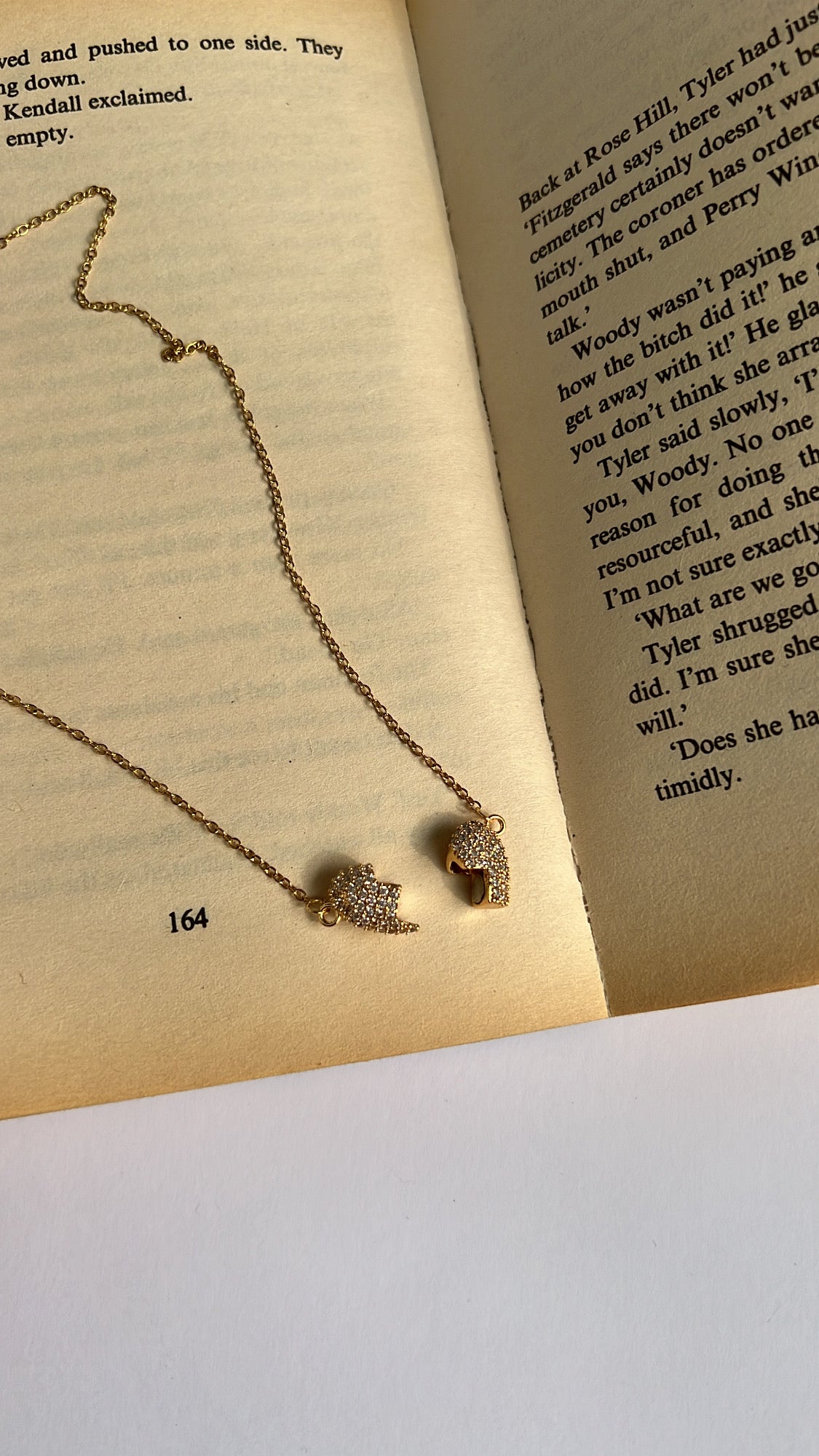 Icy magnetic heart chain