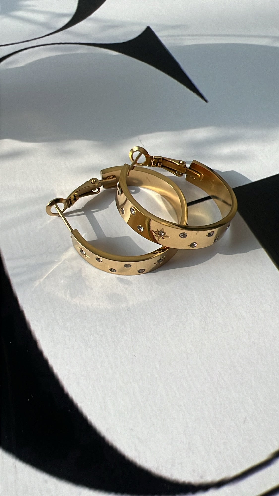 Twinkling hoops