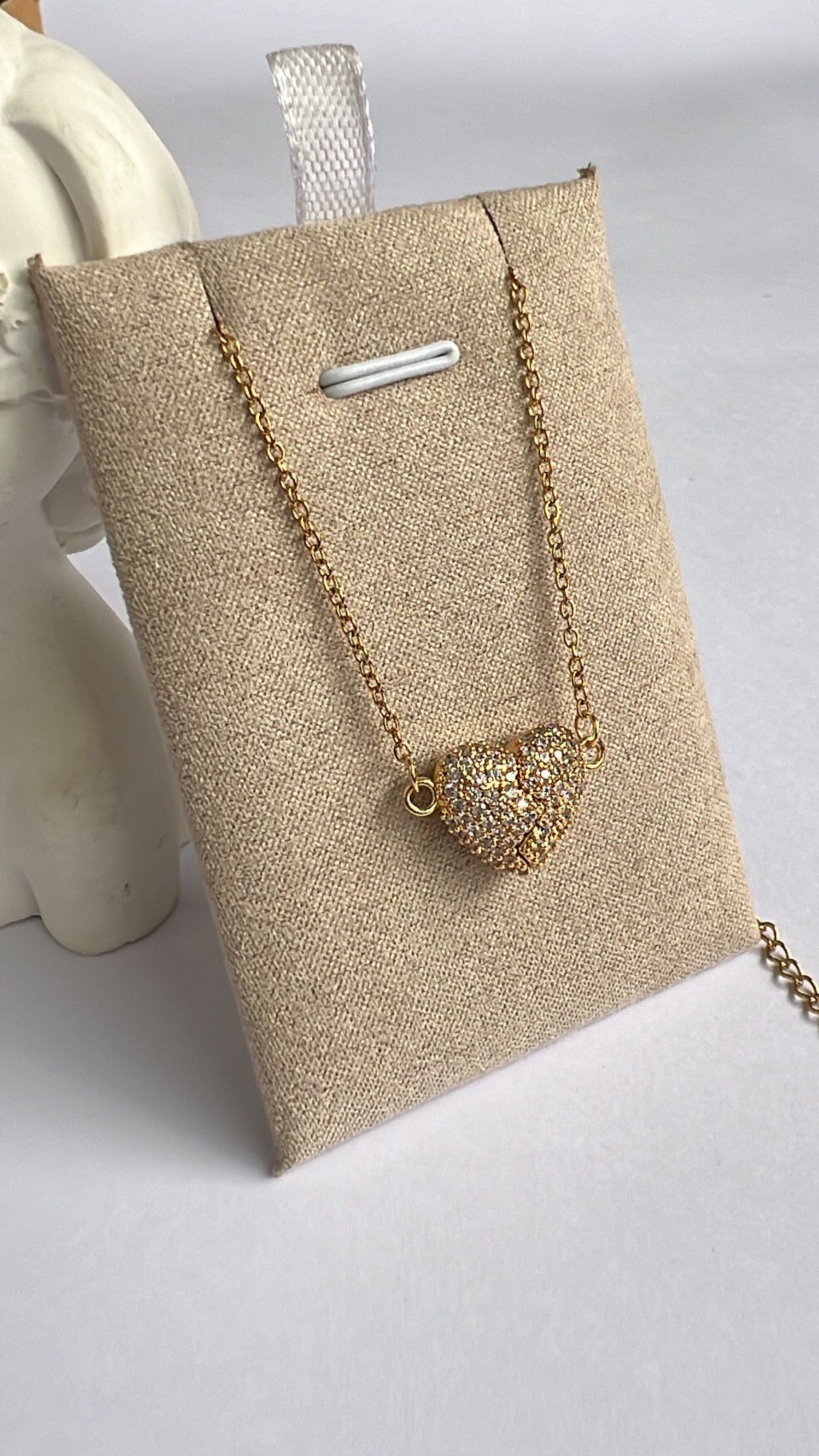 Icy magnetic heart chain