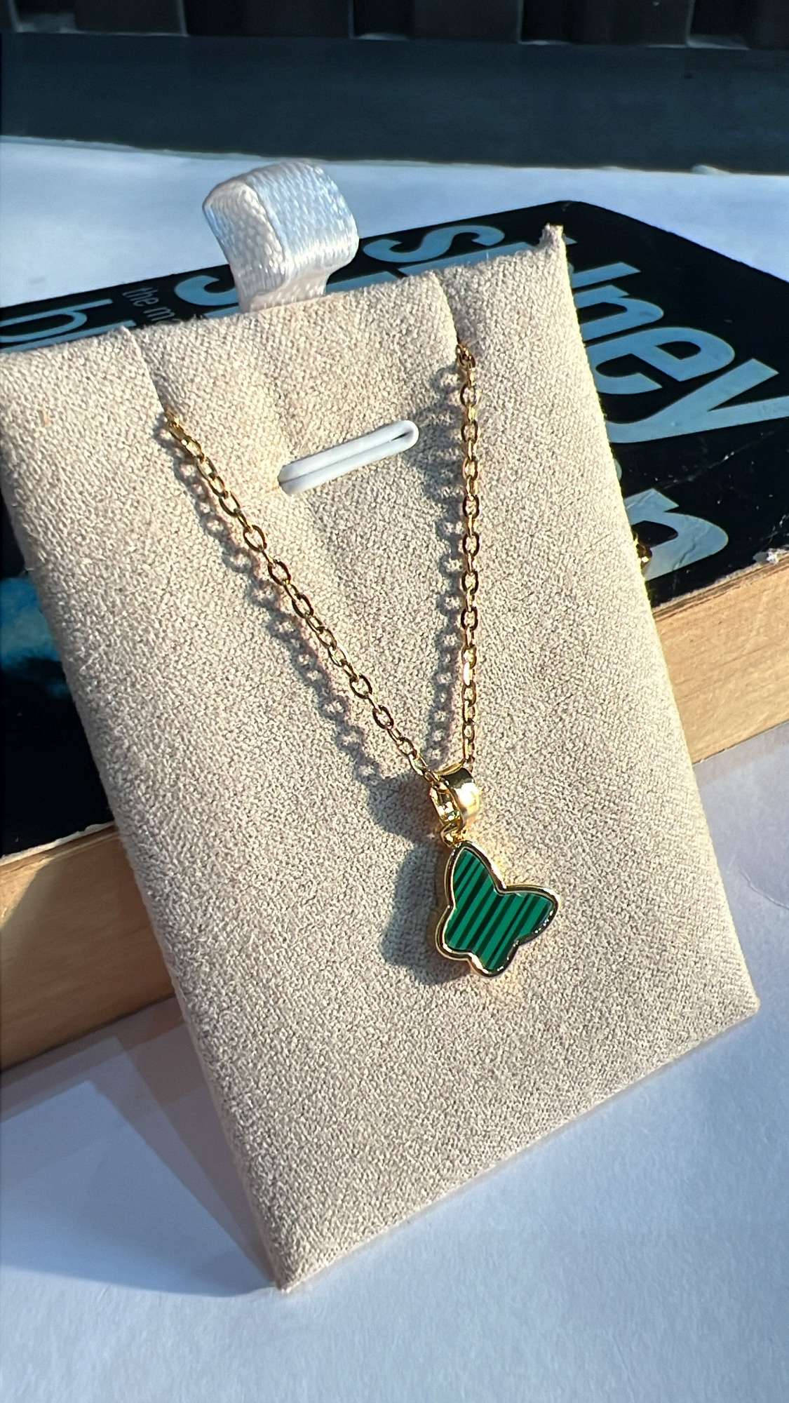 Ava emerald neckpiece