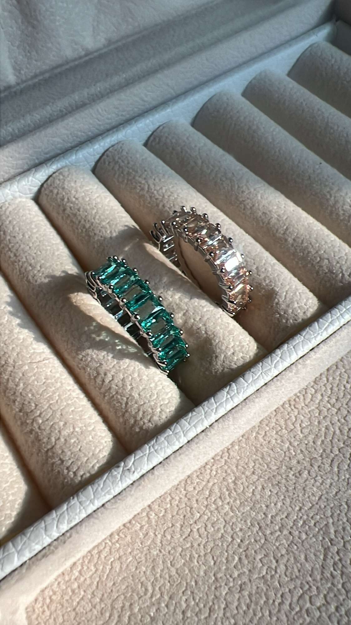Theme baguette rings