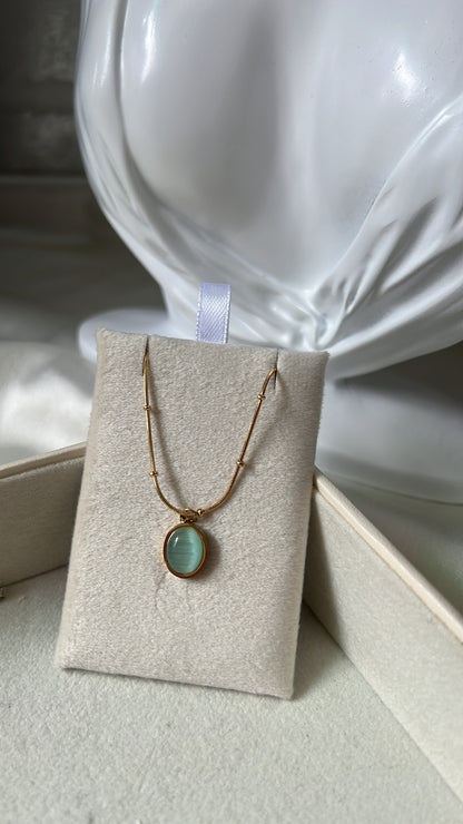 Hannah Shell Stone Neckpiece