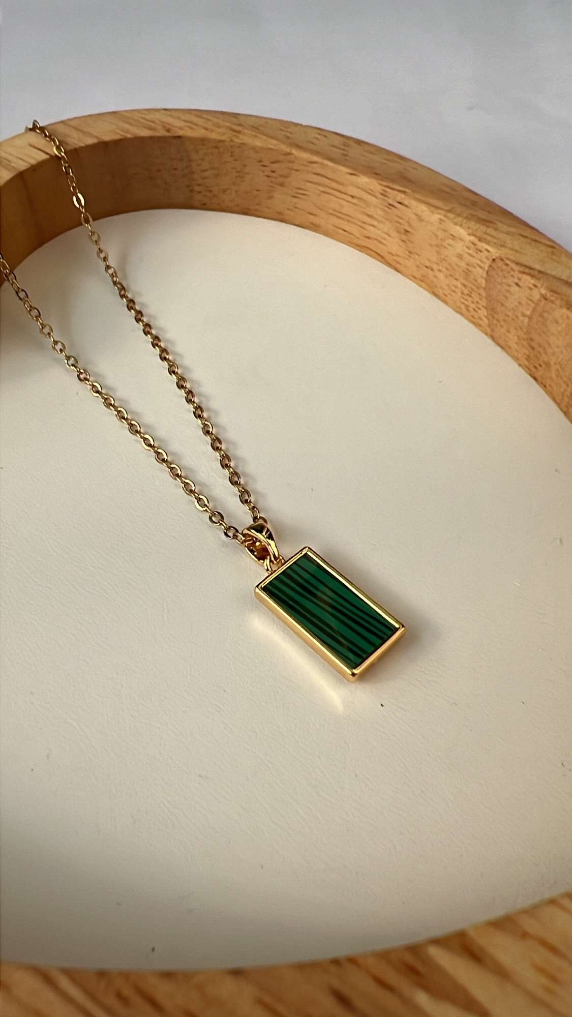 Lucy emerald neckpiece