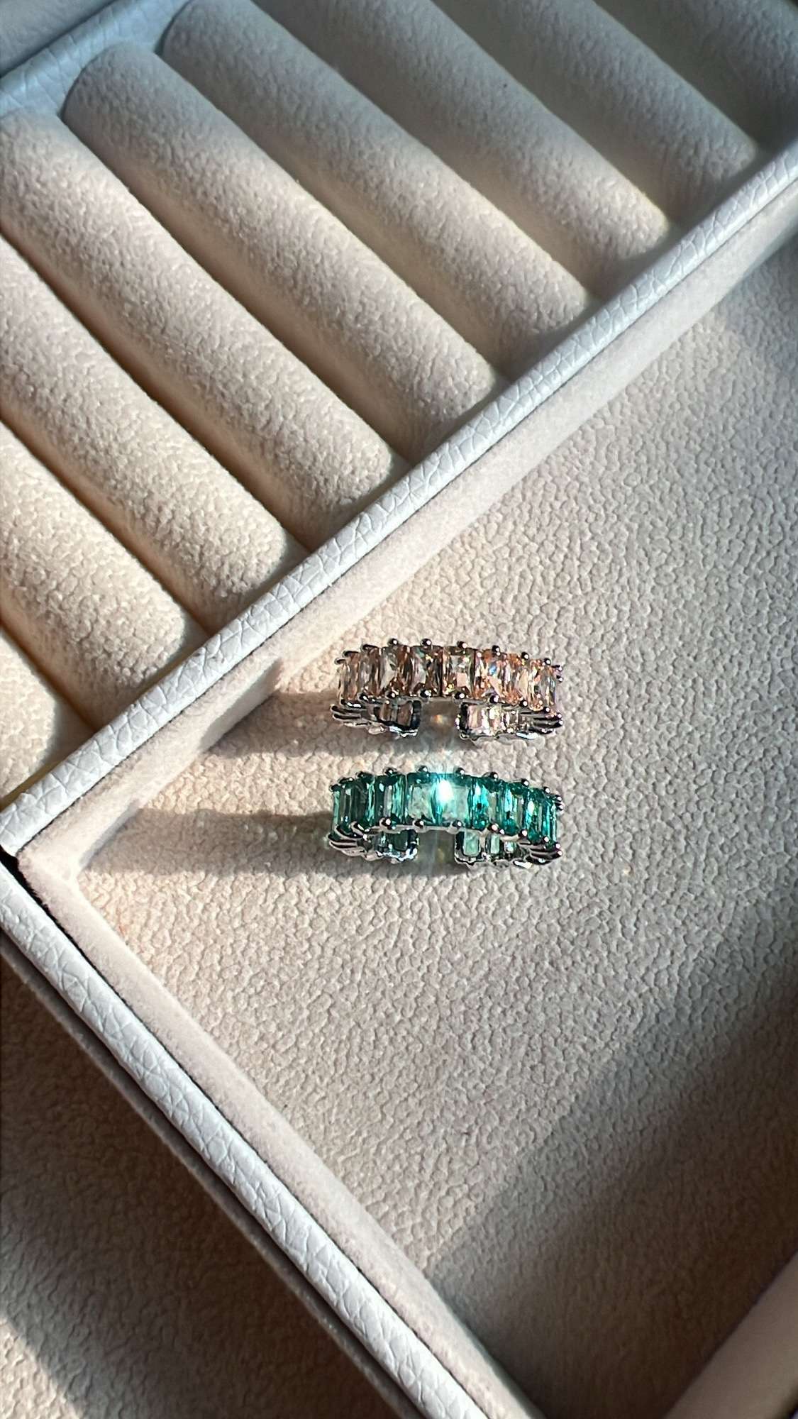 Theme baguette rings