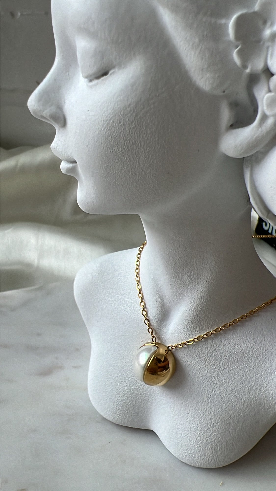 Alora Pearl Neckpiece