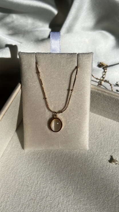 Eve Shell Stone Neckpiece