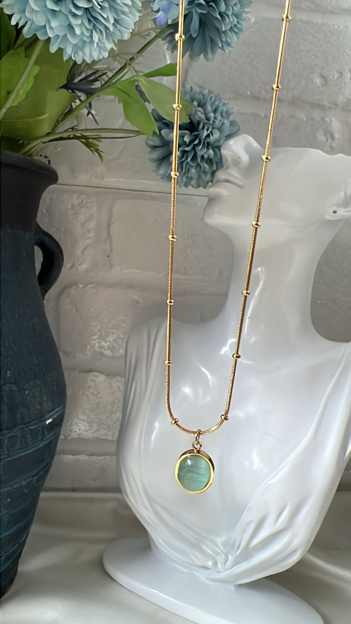 Hannah Shell Stone Neckpiece