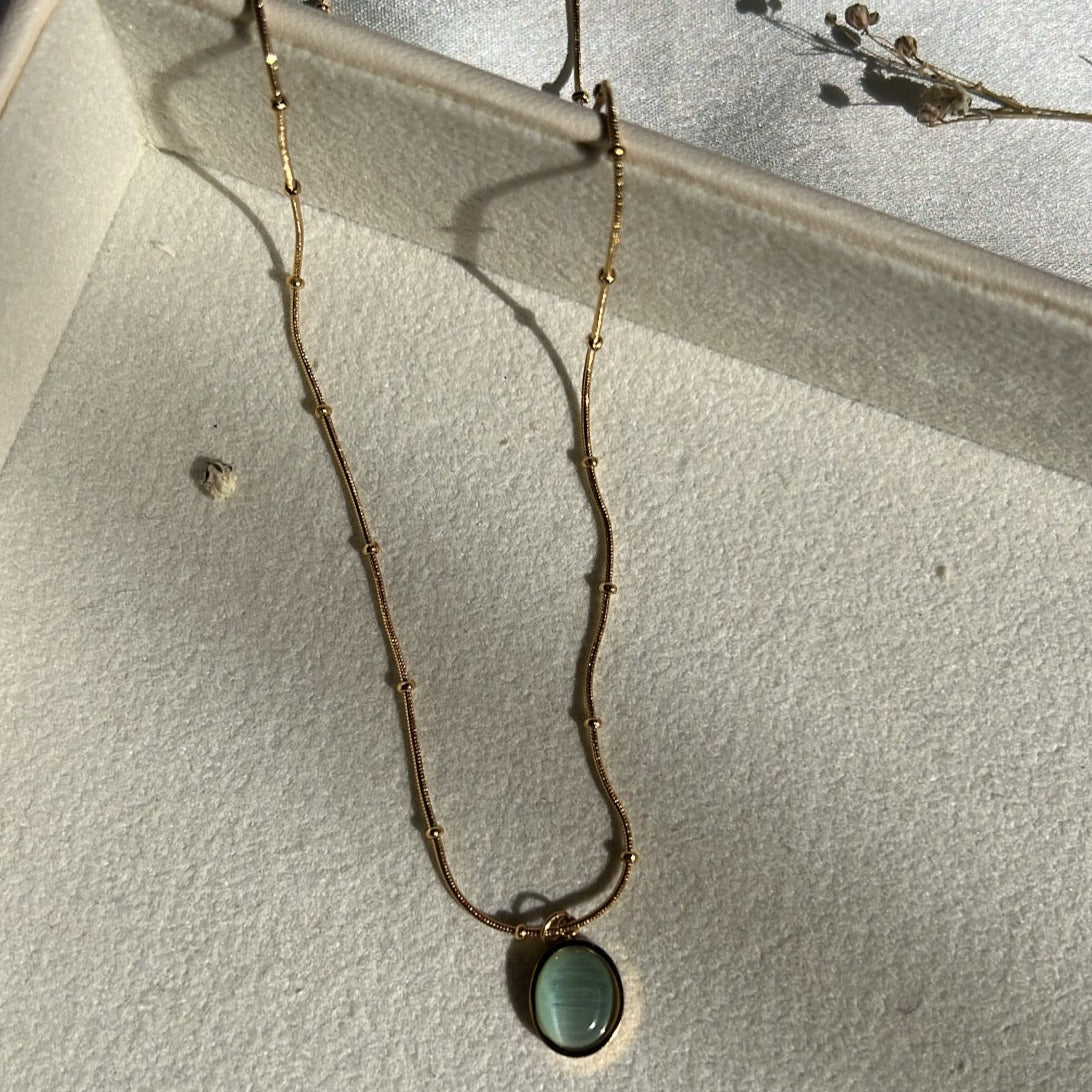 Hannah Shell Stone Neckpiece