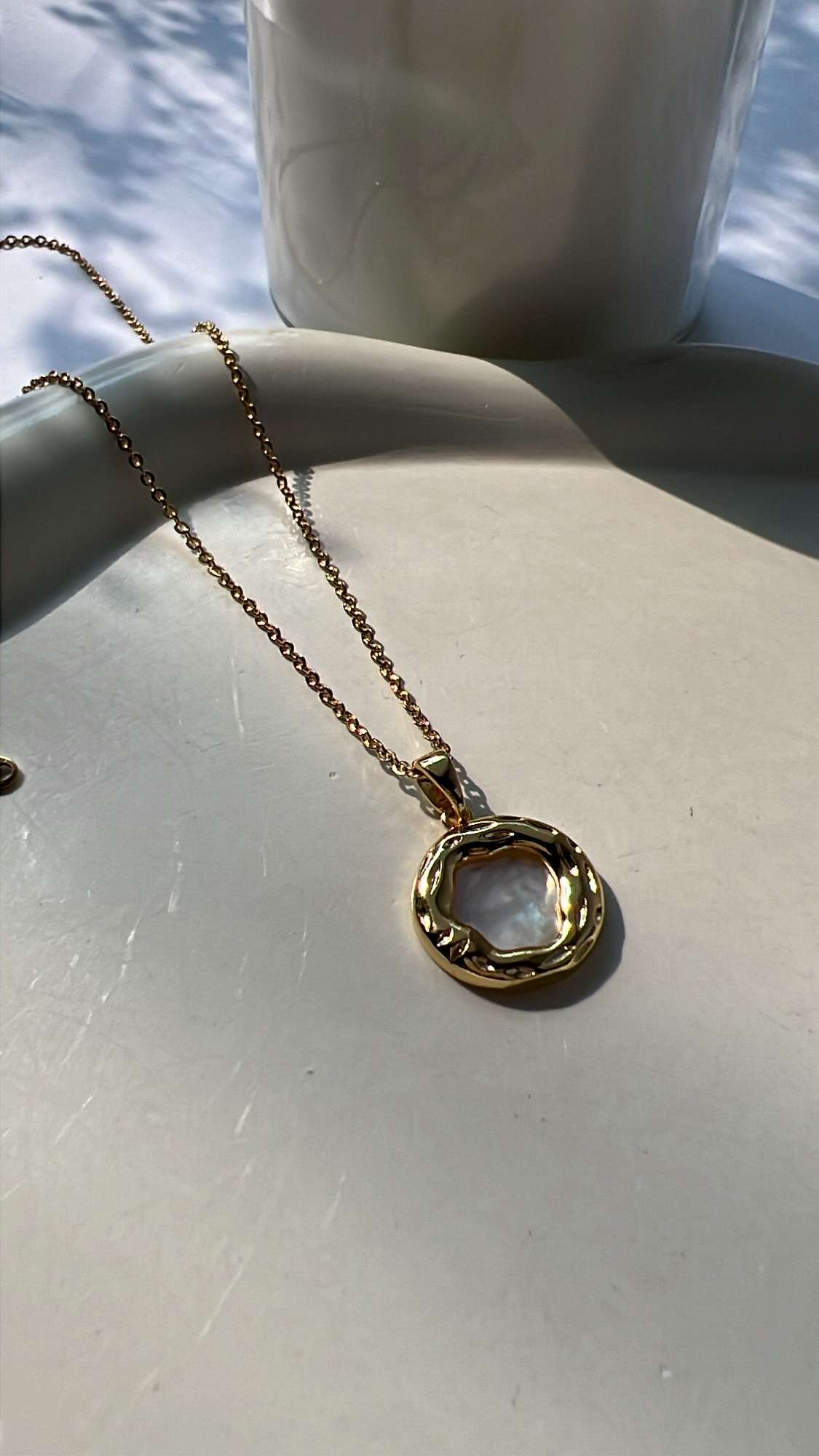 Hammered drop neckpiece