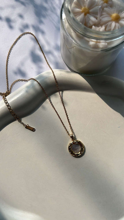 Hammered drop neckpiece