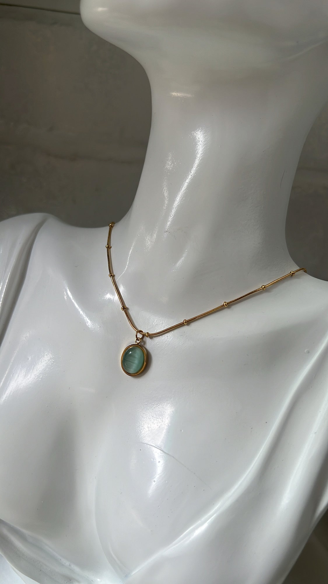 Hannah Shell Stone Neckpiece