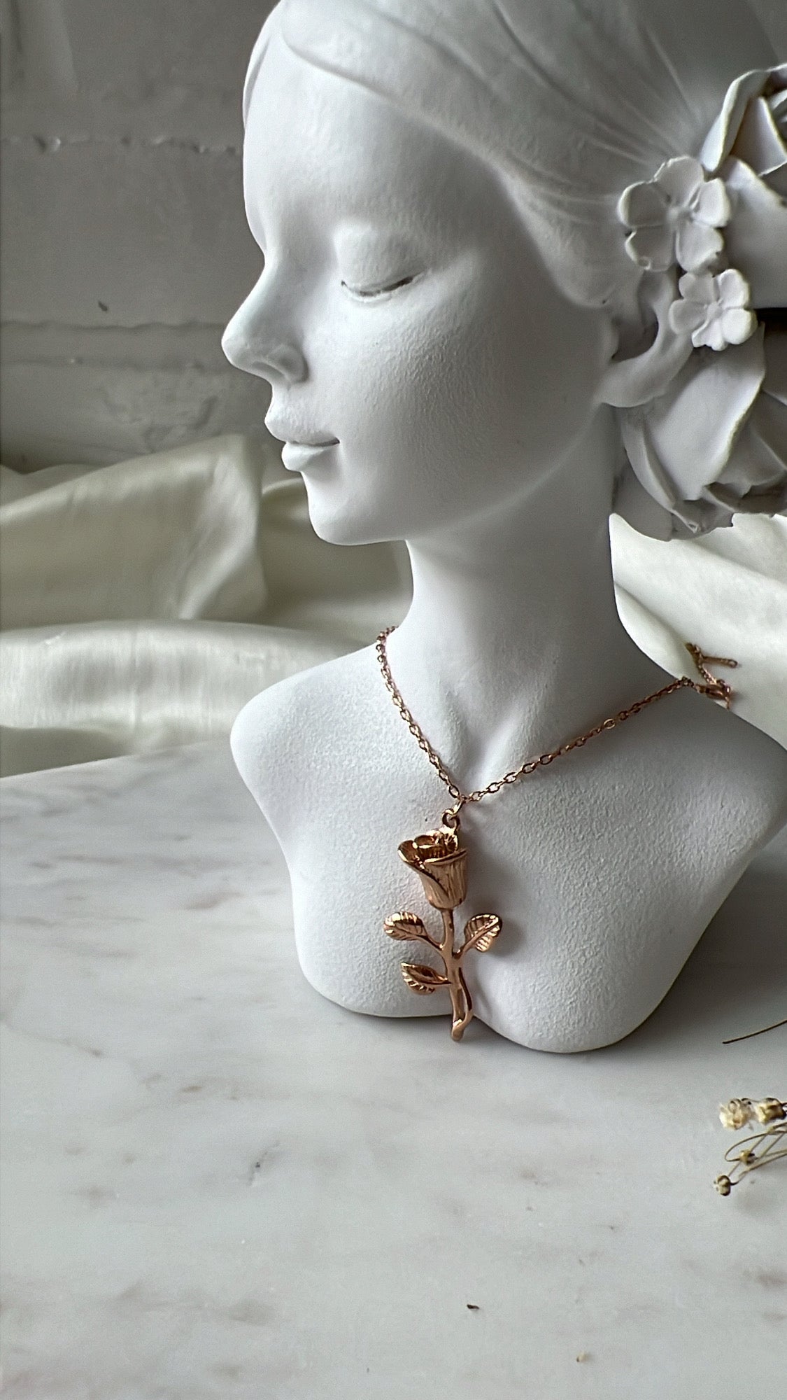 Eilish rose neckpiece