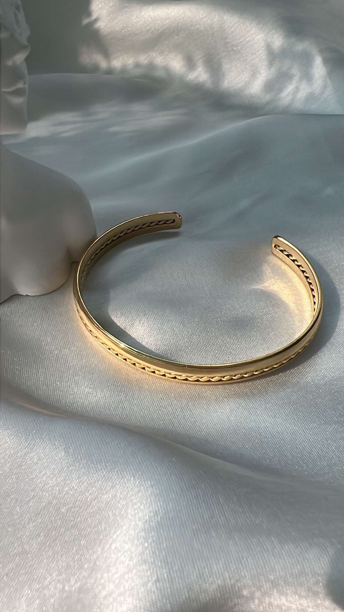 Aster minimal gold cuff