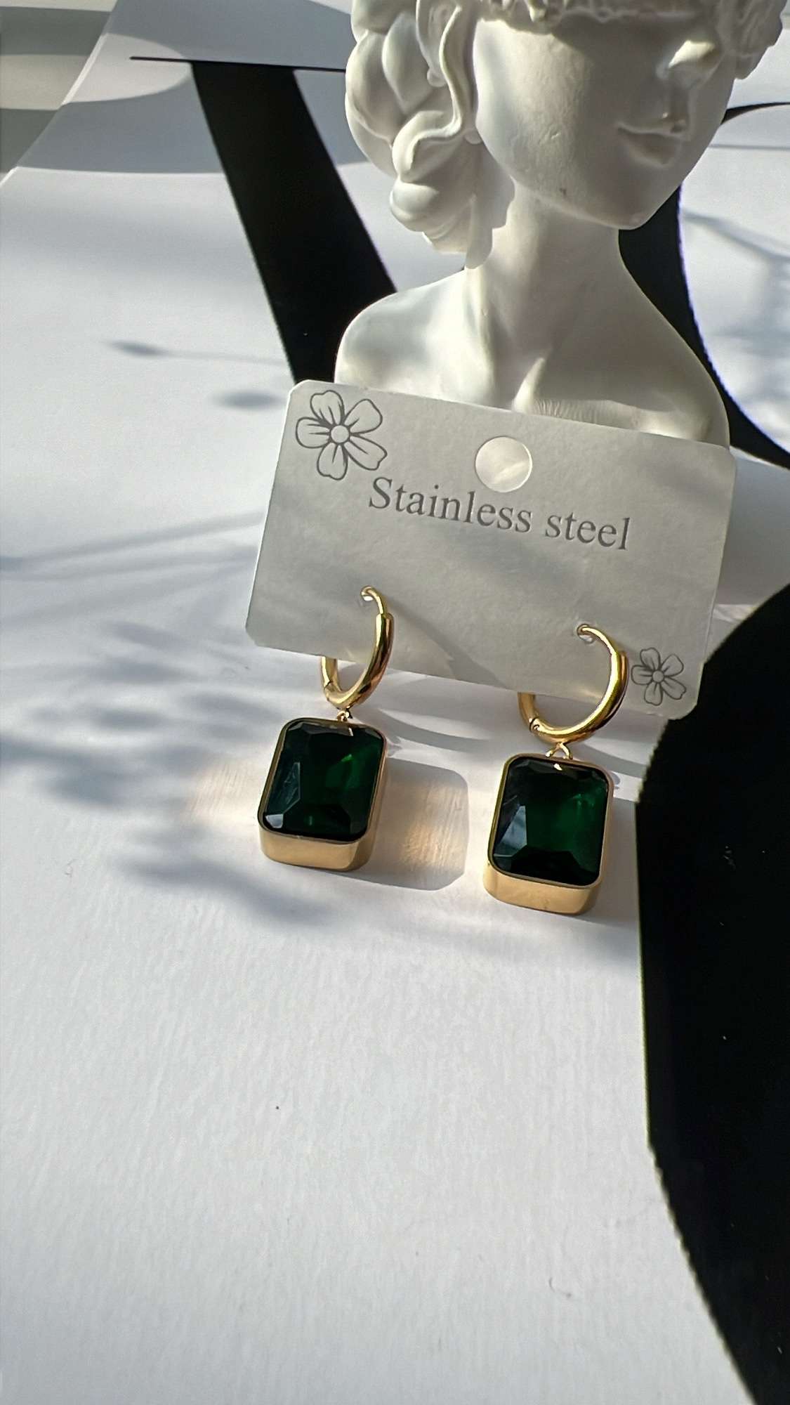 Elvira hoops