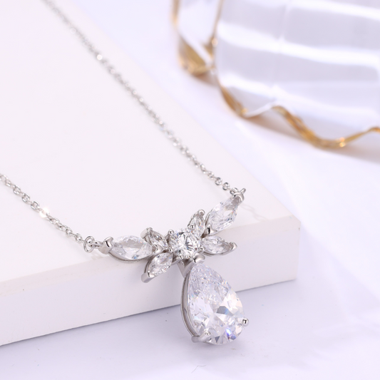 Elegant Solitaire Chain