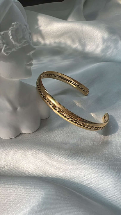 Aster minimal gold cuff