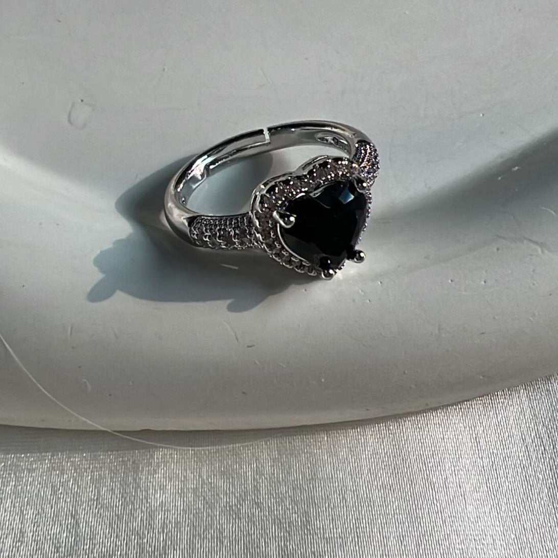 Chic heart ring