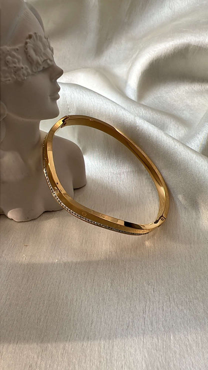 Curvy C bangle