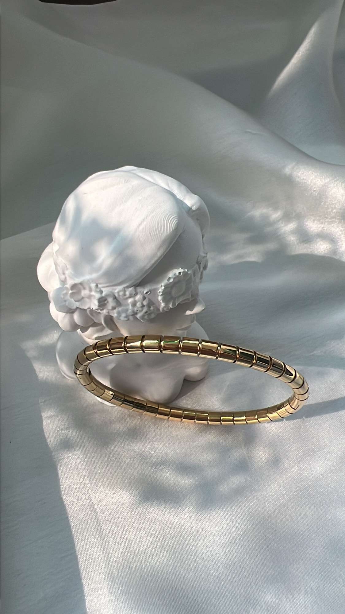 Cove minimal gold cuff
