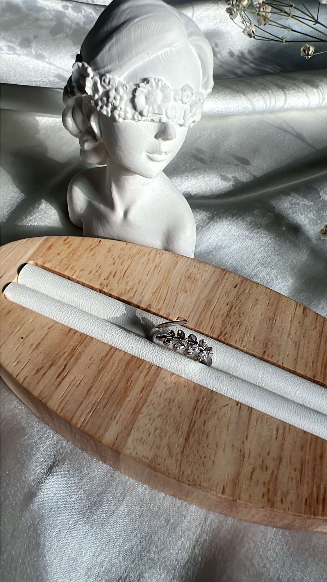 Naeva minimal ring