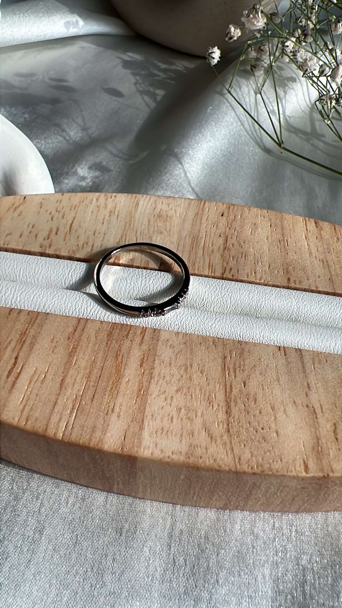 Davina minimal ring