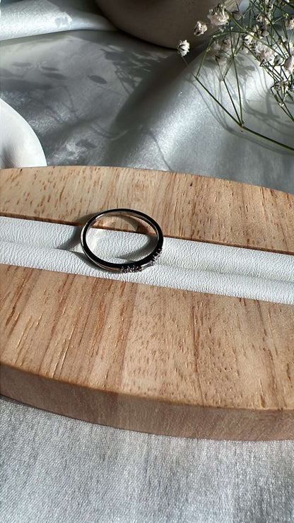 Davina minimal ring