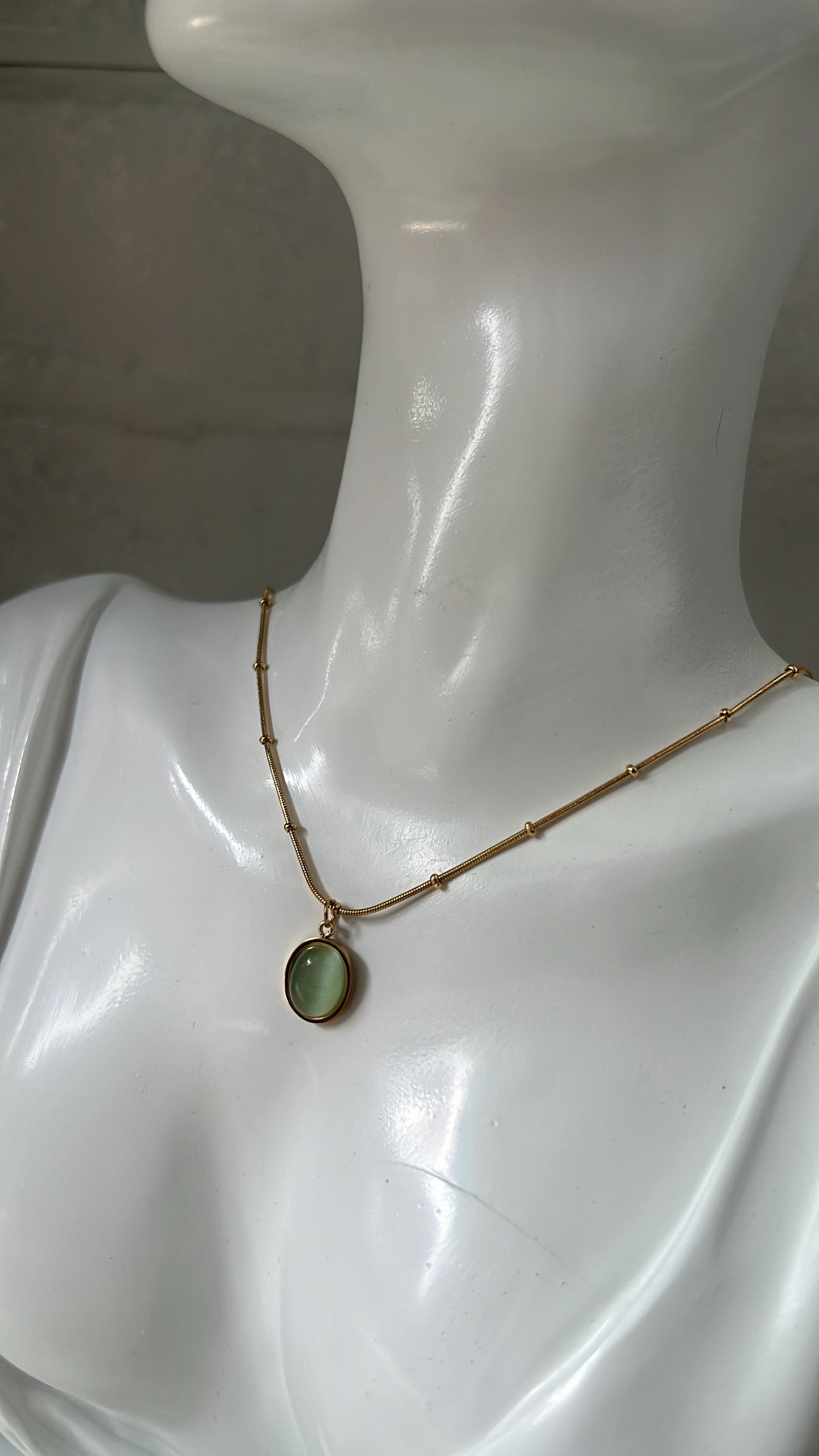 Lous shellstone neckpiece