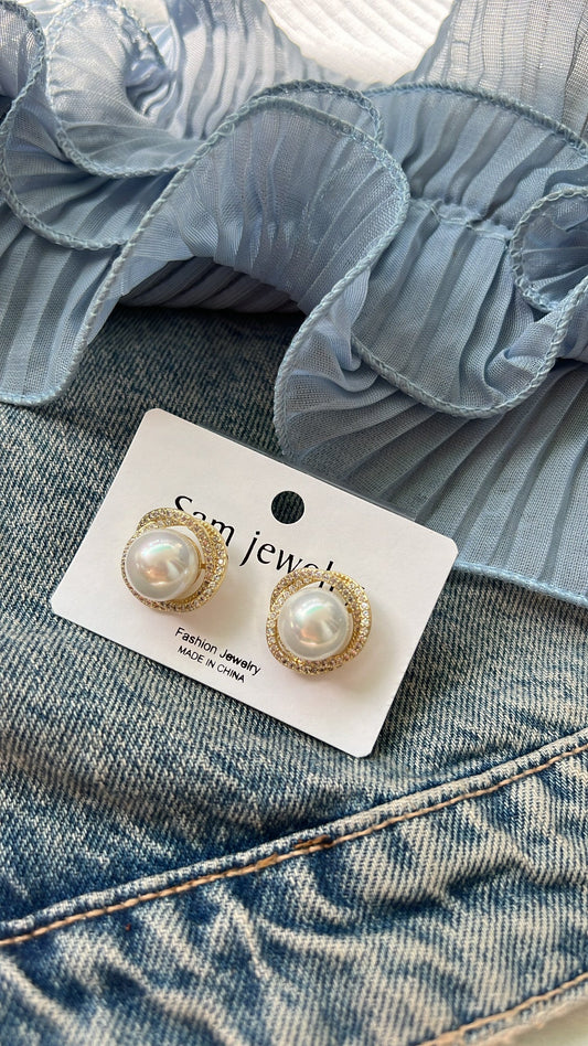 Cal pearl studs