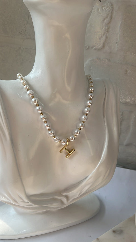 Haven pearl neckpiece