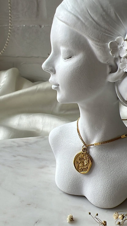 Pasha rose neckpiece