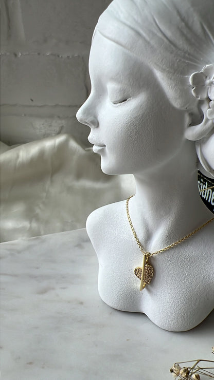 Victoria heart neckpiece