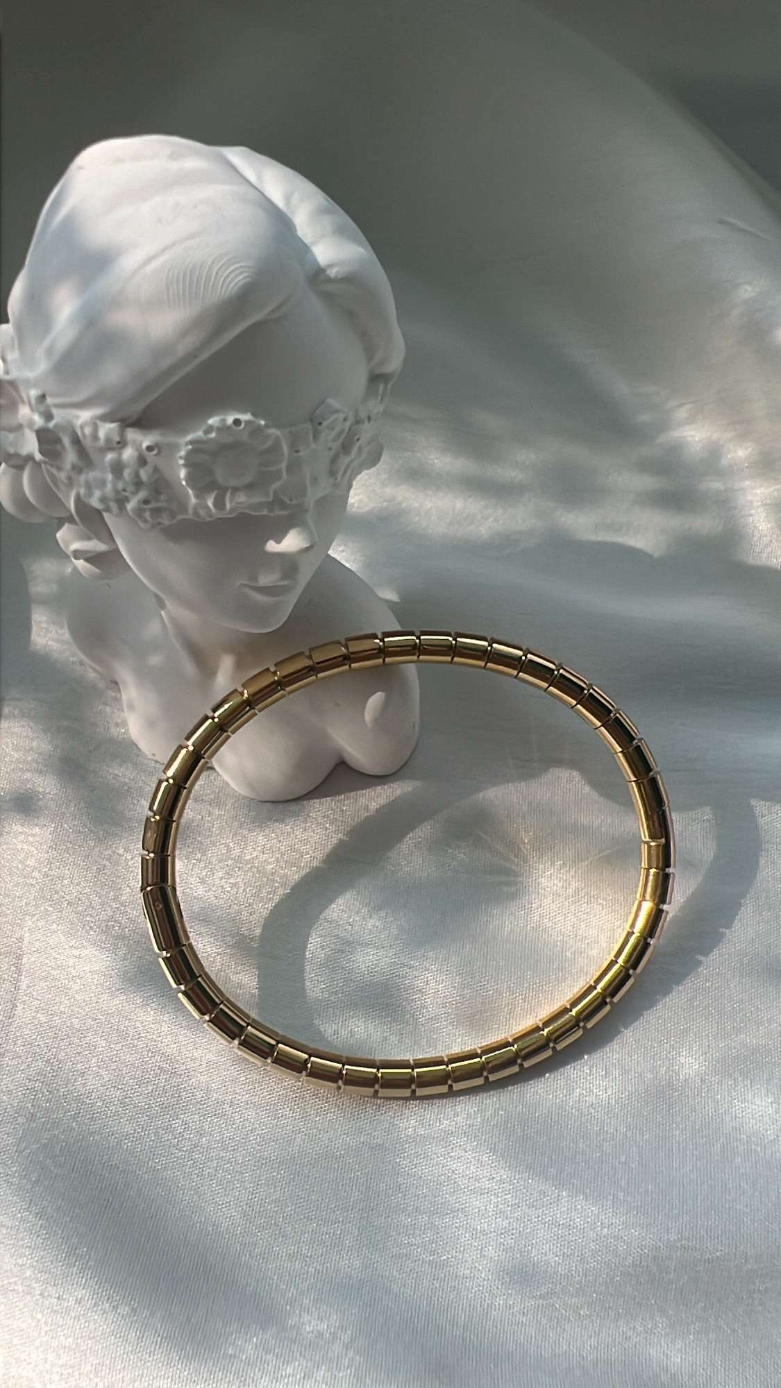 Cove minimal gold cuff