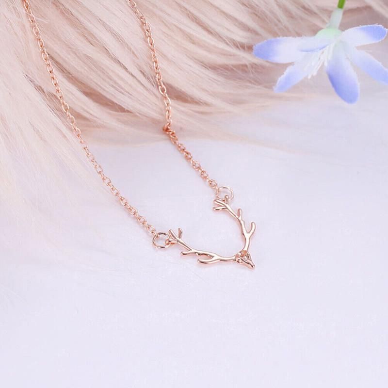 Yuletide Elegance: Classic Gold Choker Necklace