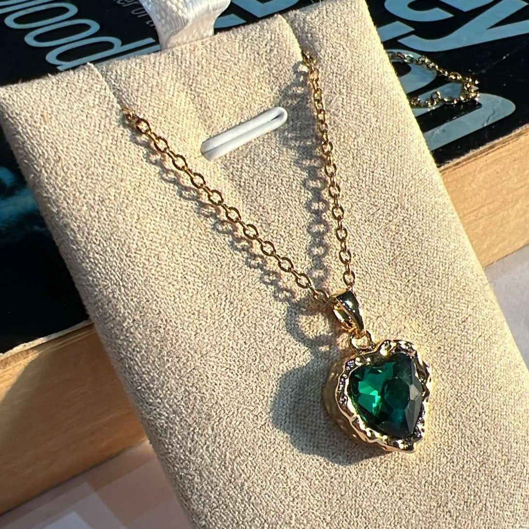 Kit enamel neckpiece