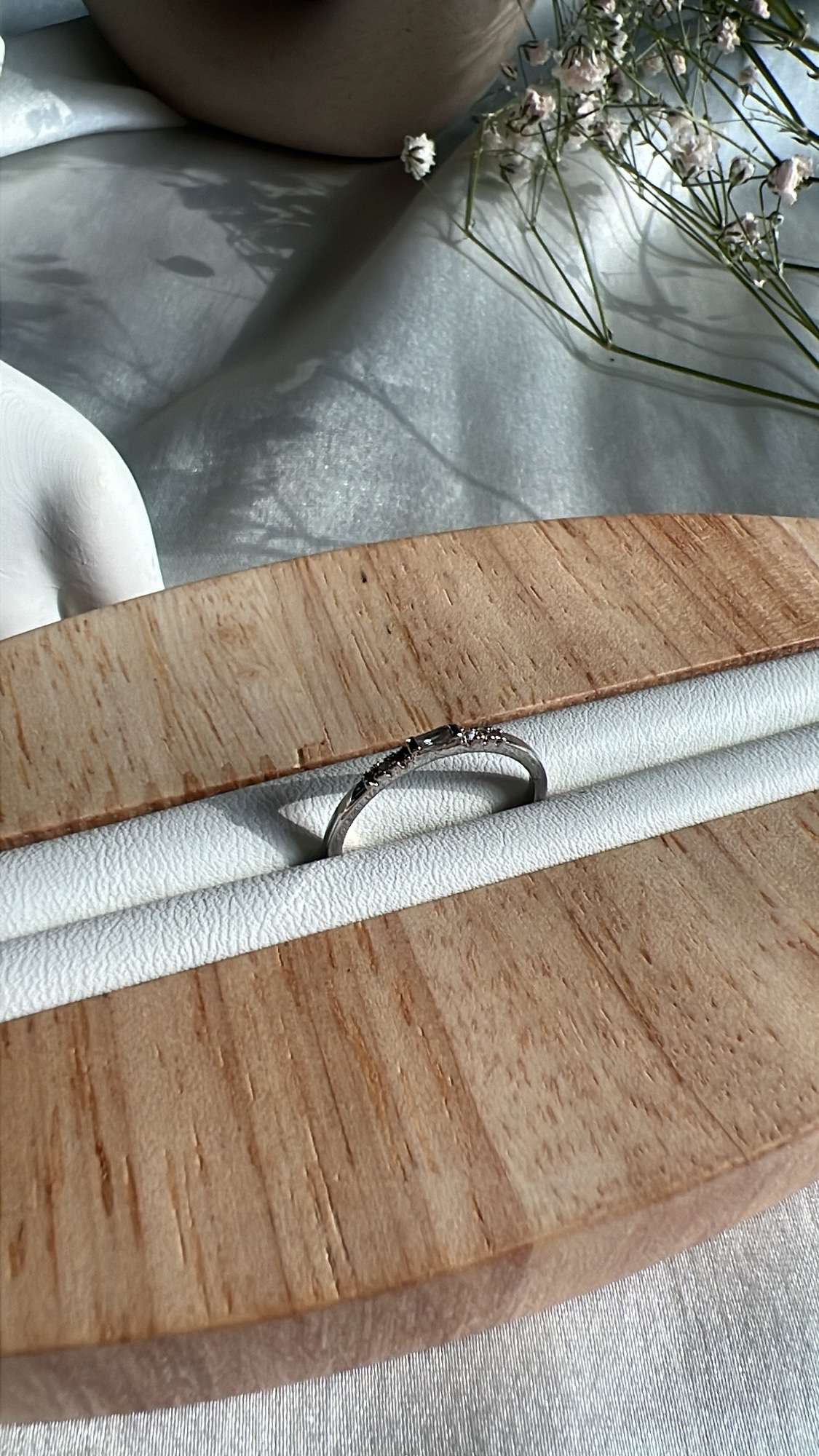 Davina minimal ring