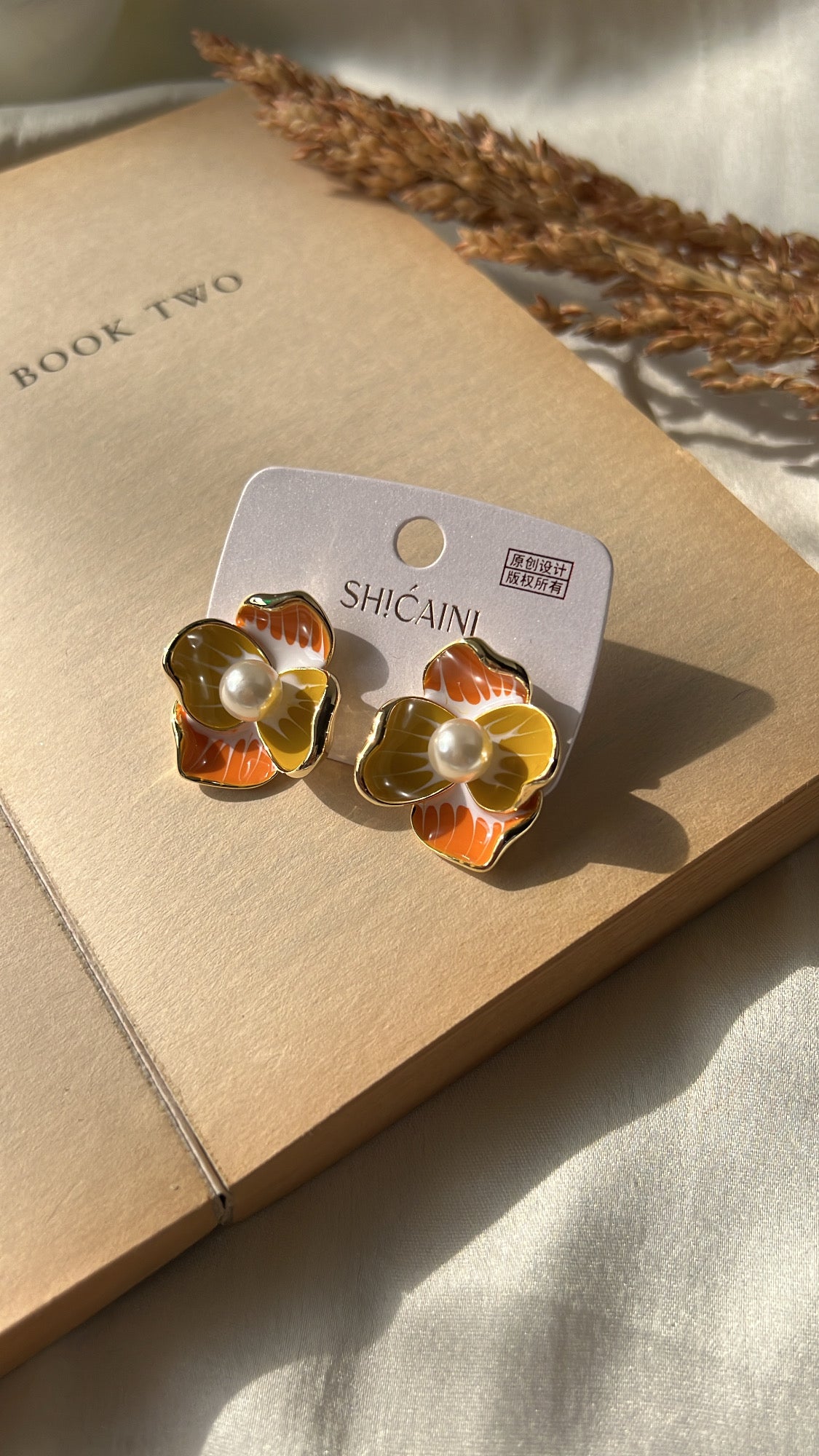 Flora studs