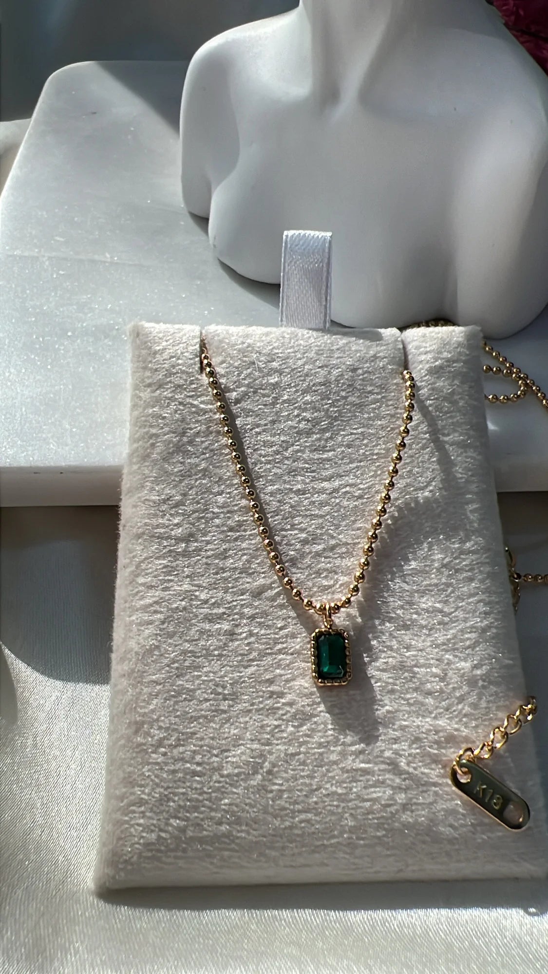 Amber neckpiece