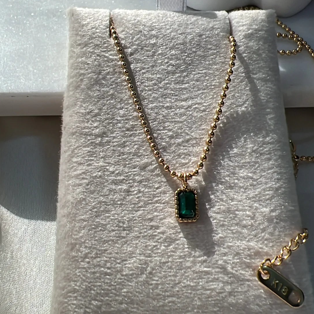 Amber neckpiece