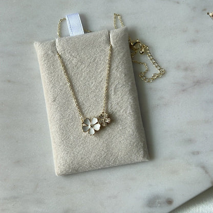 Eli flower necklace