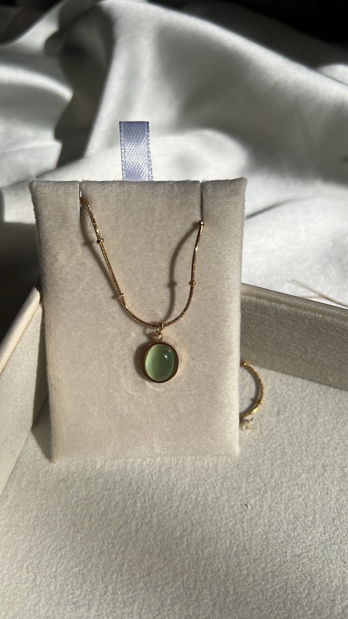 Lous shellstone neckpiece