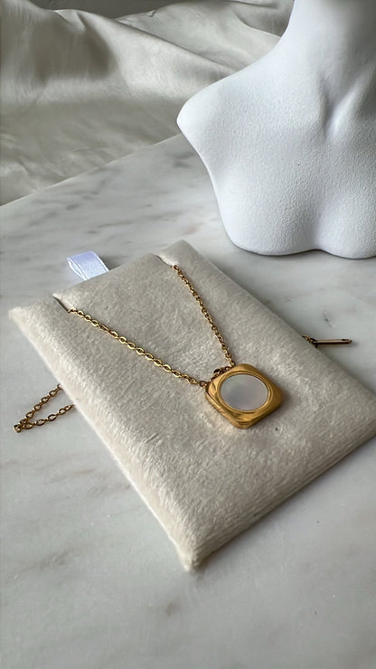 White shell neckpiece