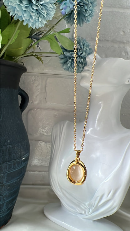 Winterson shellstone neckpiece