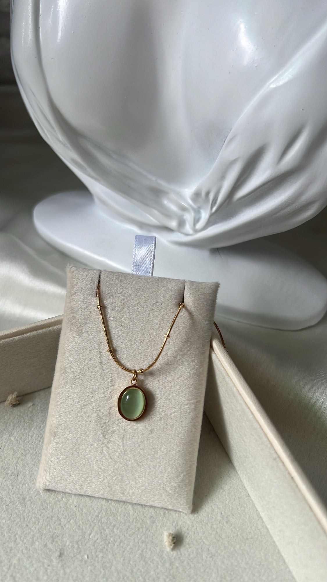 Lous shellstone neckpiece