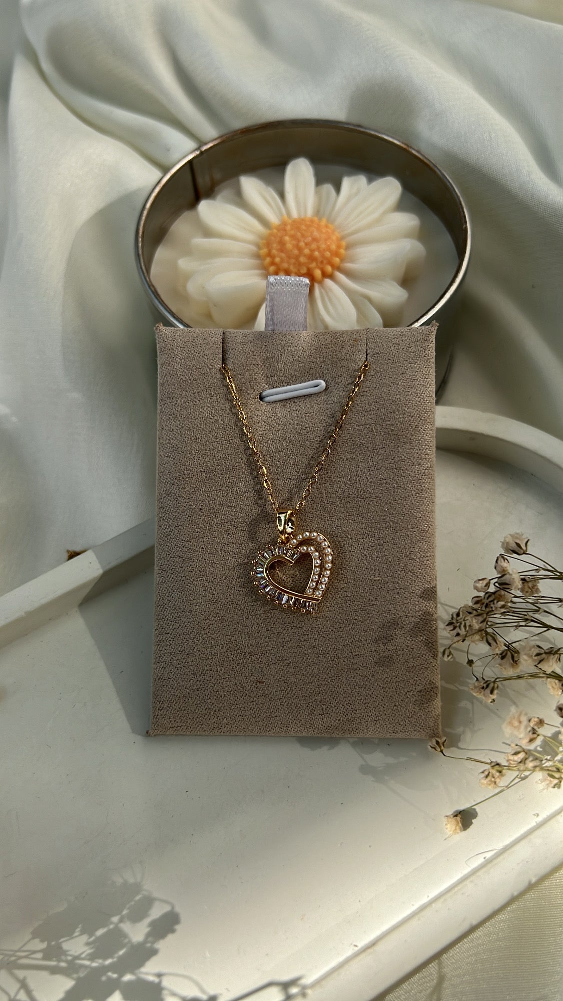 Leia neckpiece