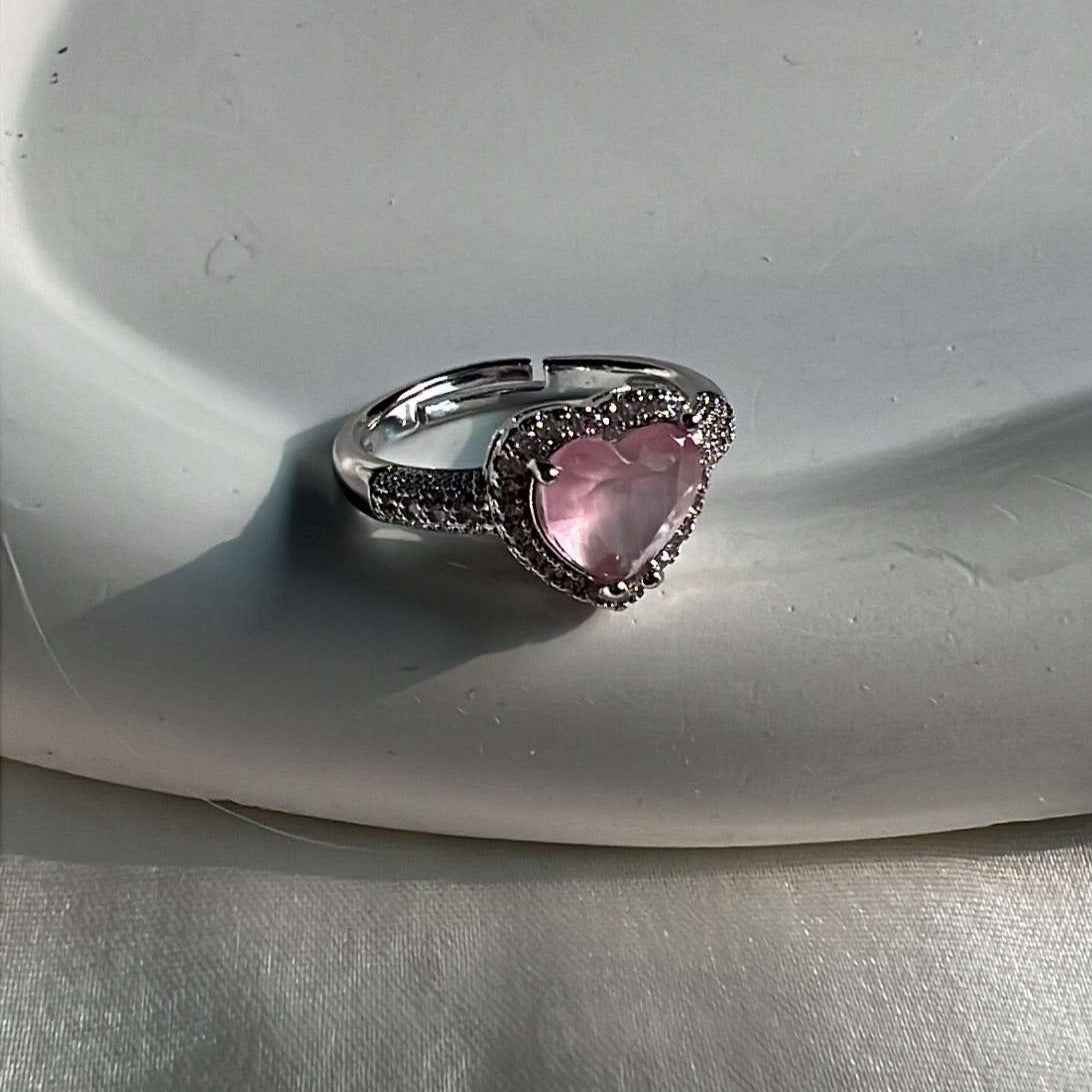 Chic heart ring