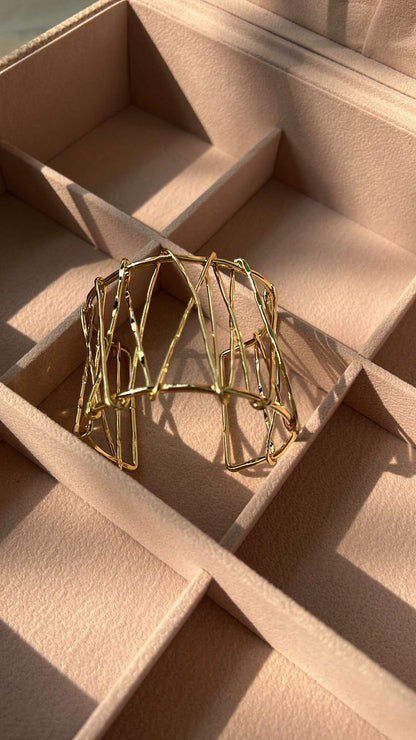 Lair gold cuff