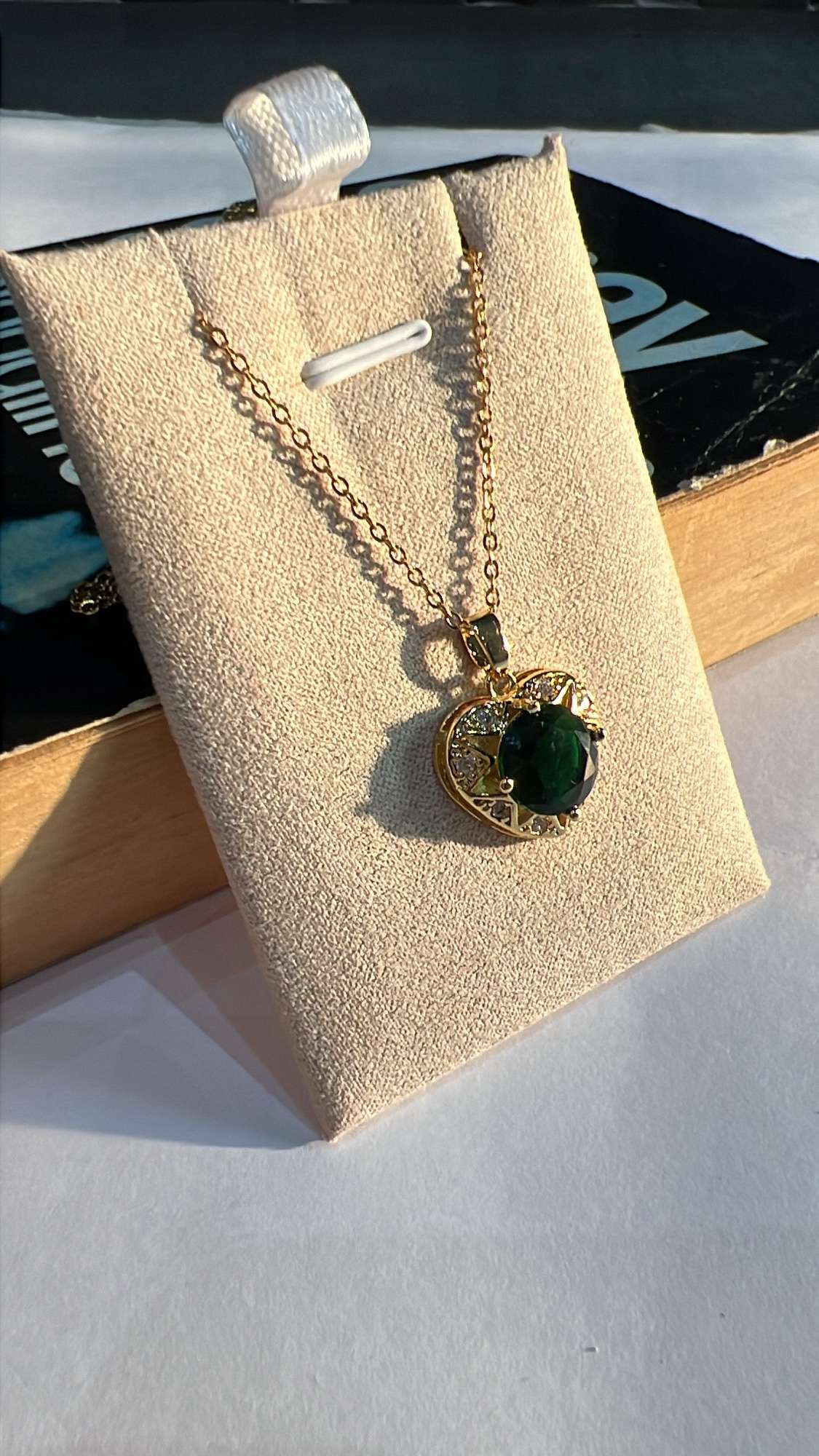 Poppy Emerald Neckpiece