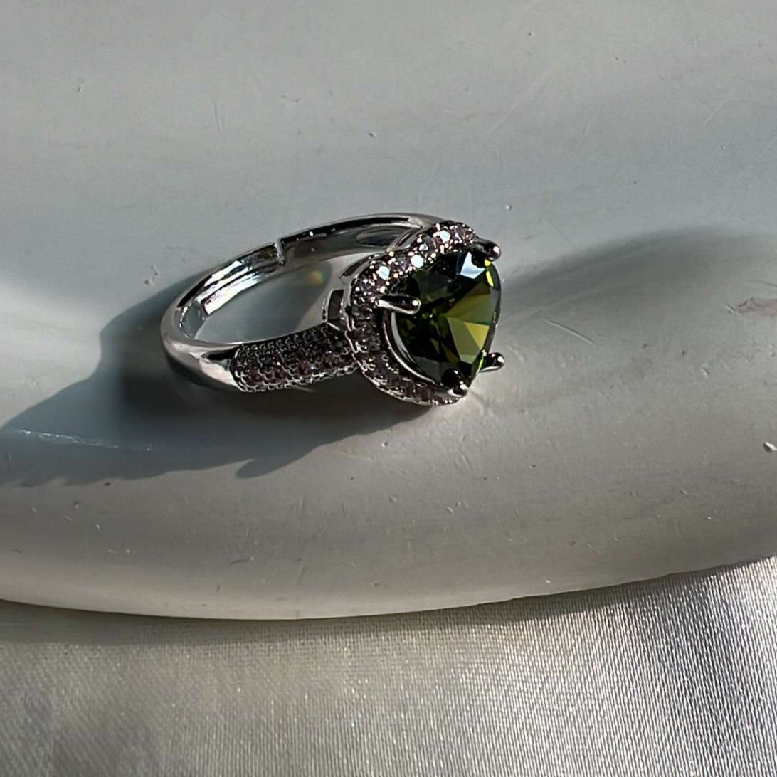 Chic heart ring